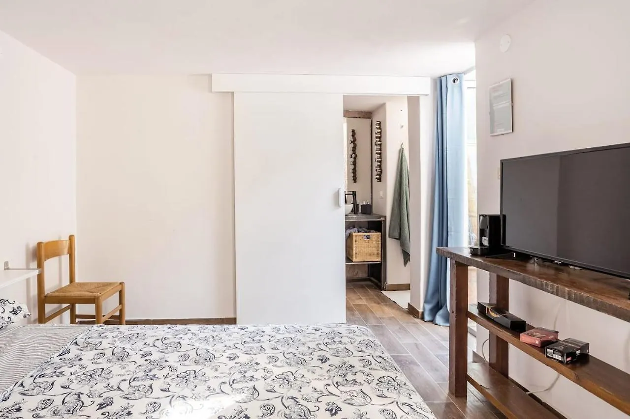 Homestay Home Rising Sun - Rooms With Private Bathrooms Catania