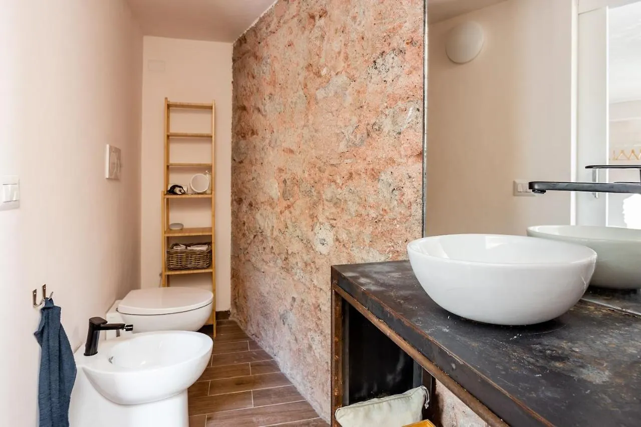 Homestay Home Rising Sun - Rooms With Private Bathrooms Catania